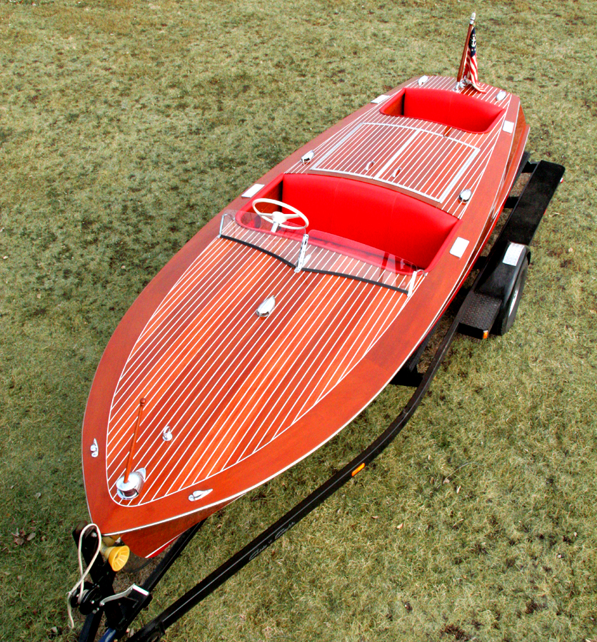 Classic Chris Craft 19' Racing Runabout