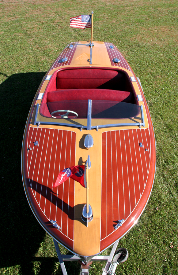 Classic Boats - 20 ft Chris-Craft Custom Runabout