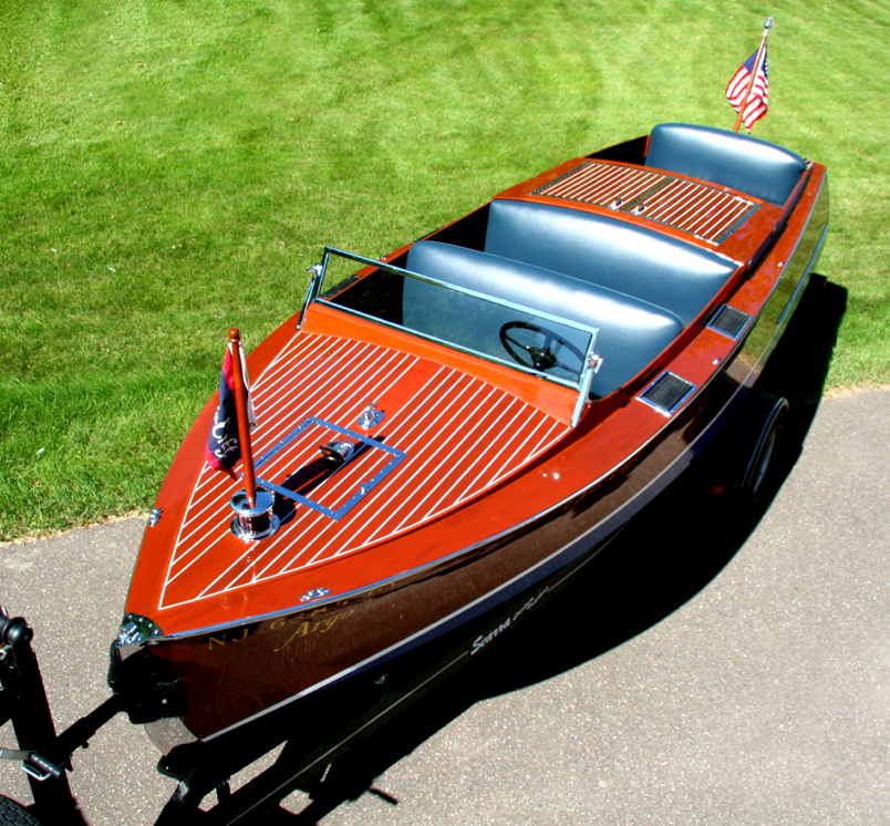 Antique Runabout - 20' Triple