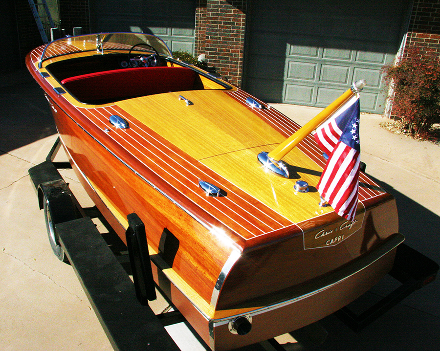 Classic Chris Craft 21 Ft Capri Runabout