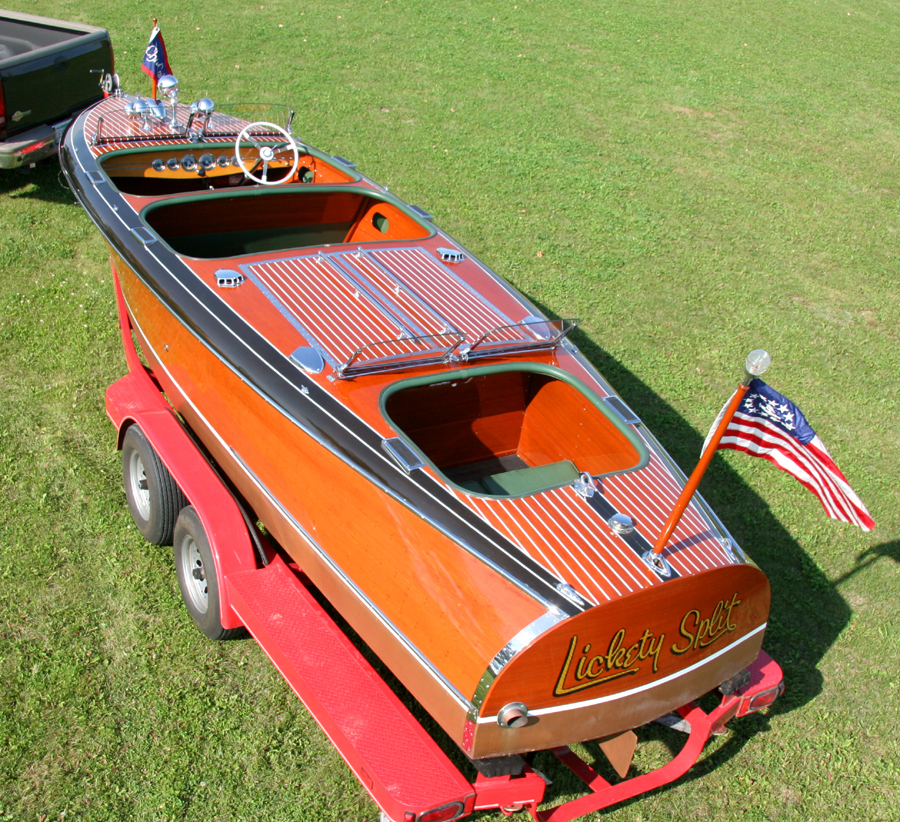 23' Chris-Craft Barrel Back 