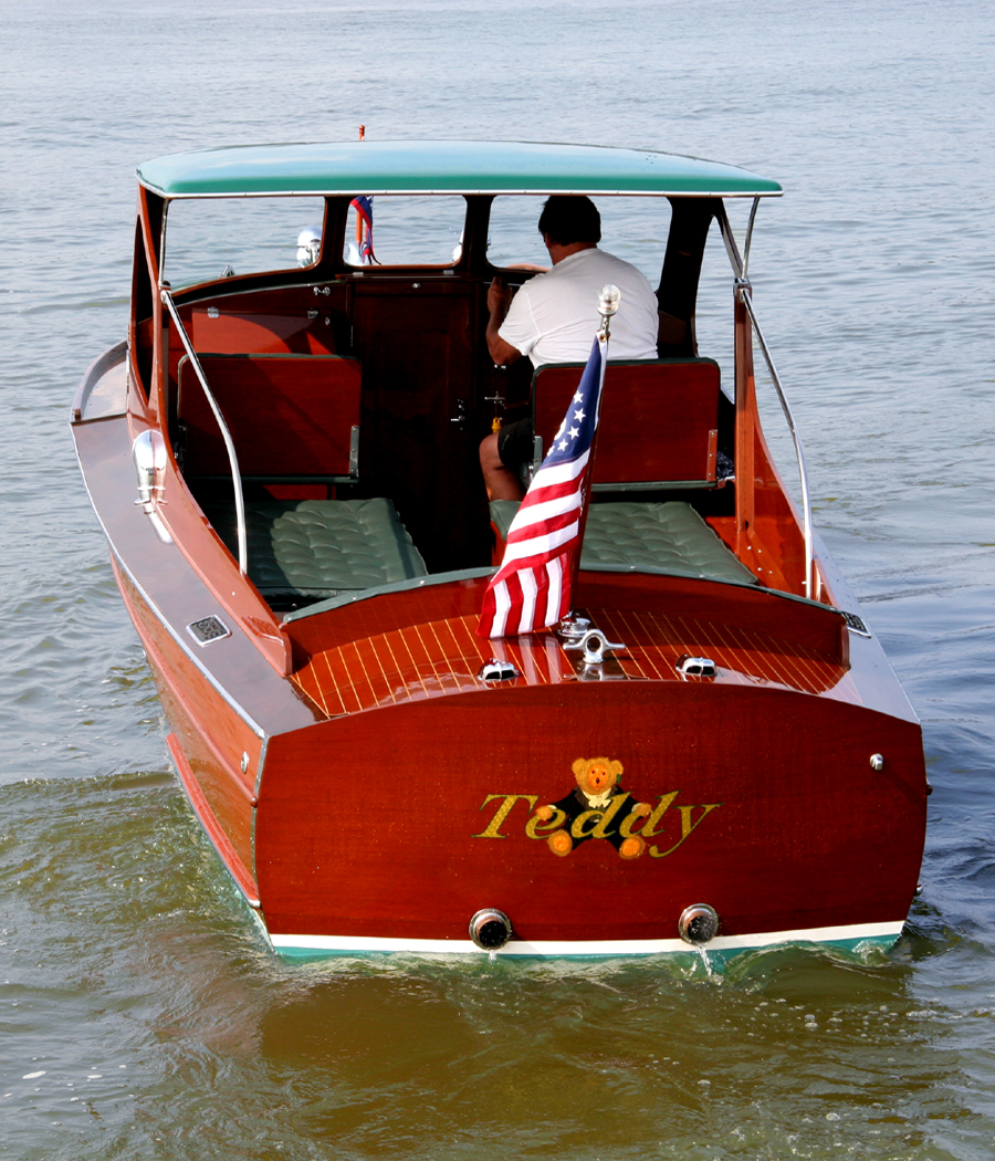 1941 24' Gar Wood Sedan | Transom