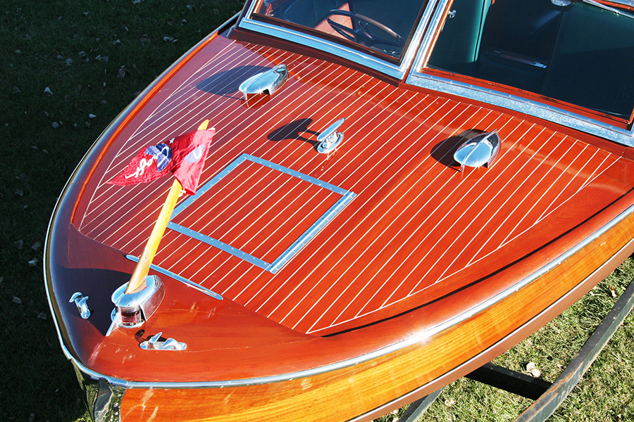 Chris Craft 25' Sportsman Sedan Front Deck