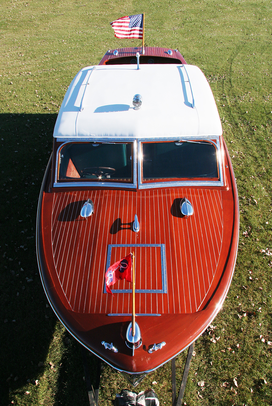 Chris Craft 25' Sedan front deck