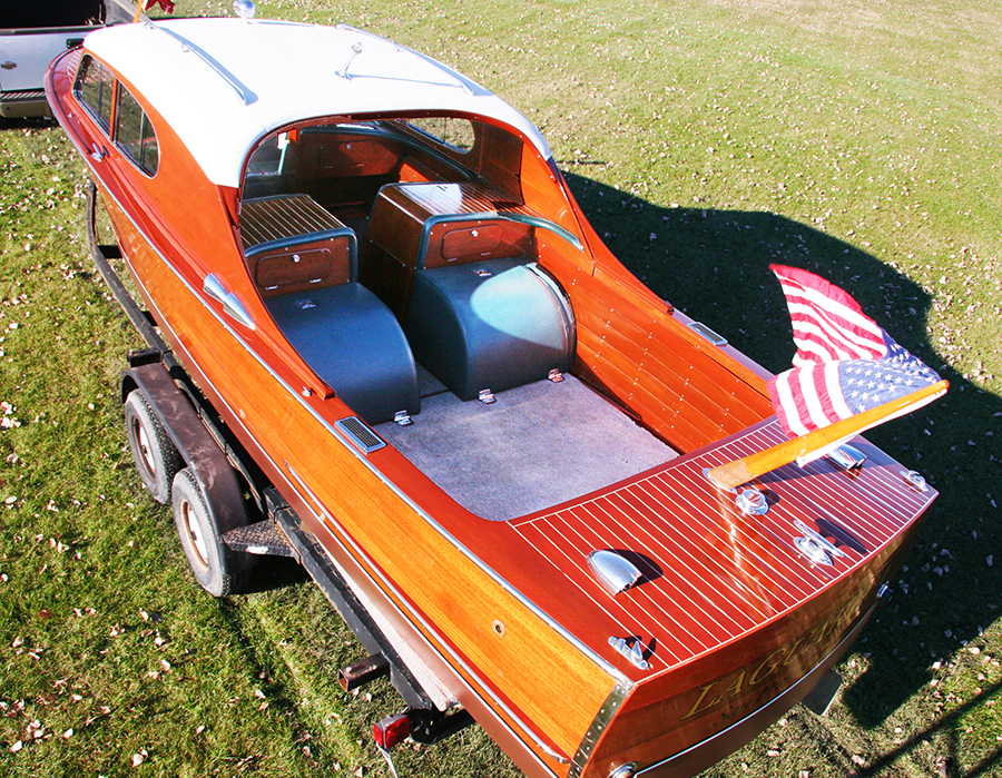 Twin Engine Chris Craft 1948 25' Sportsman Sedan