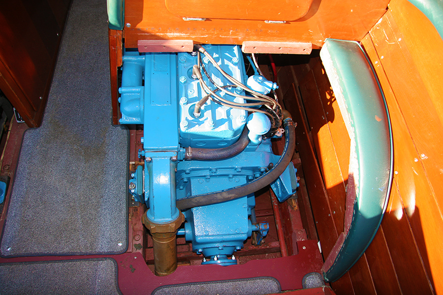 Chris Craft ML 6-cylinder engine