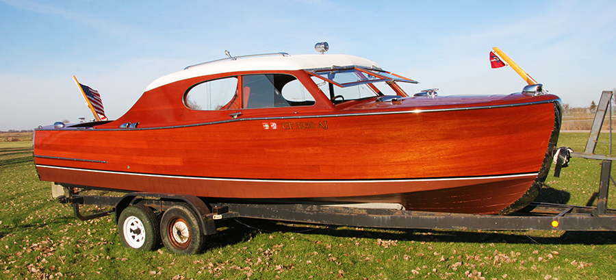 Chris Craft 25' Sportsman Sedan Starboard Side