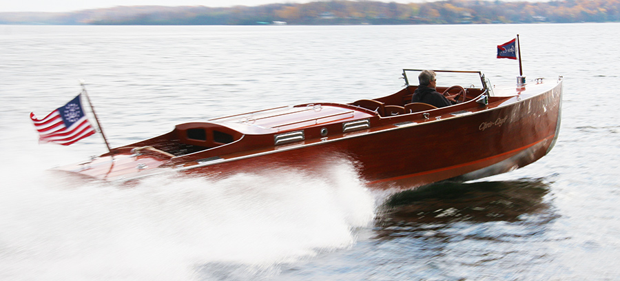 Chris Craft 26 ft Triple Cockpit full throttle