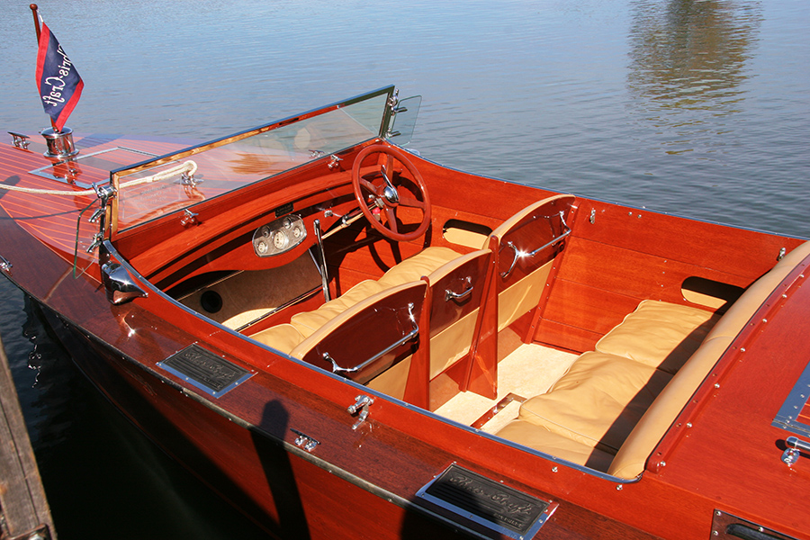 26 ft Chris Craft Triple Cockpit interior