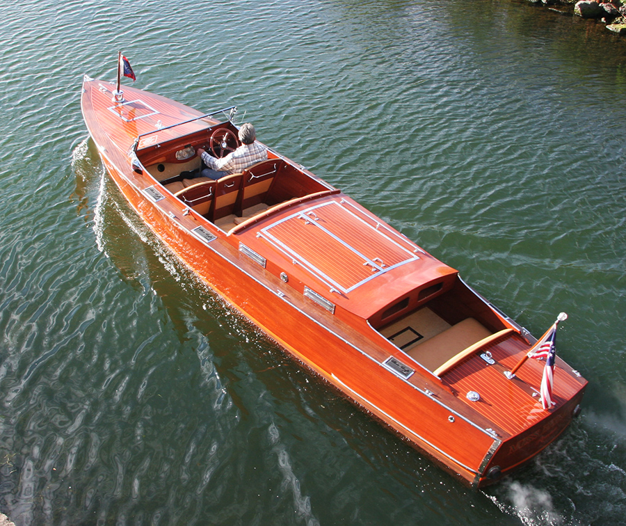 Chris-Craft 26' Triple Cockpit upswept deck