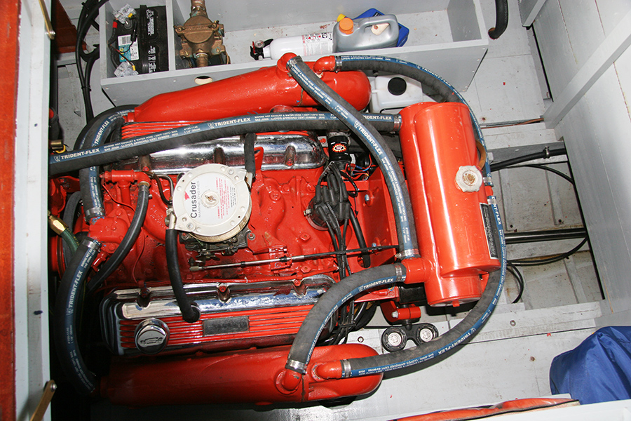 Chris Craft 26' Triple Cockpit 454 Crusader engine with heat exchanger and cockpit heaters