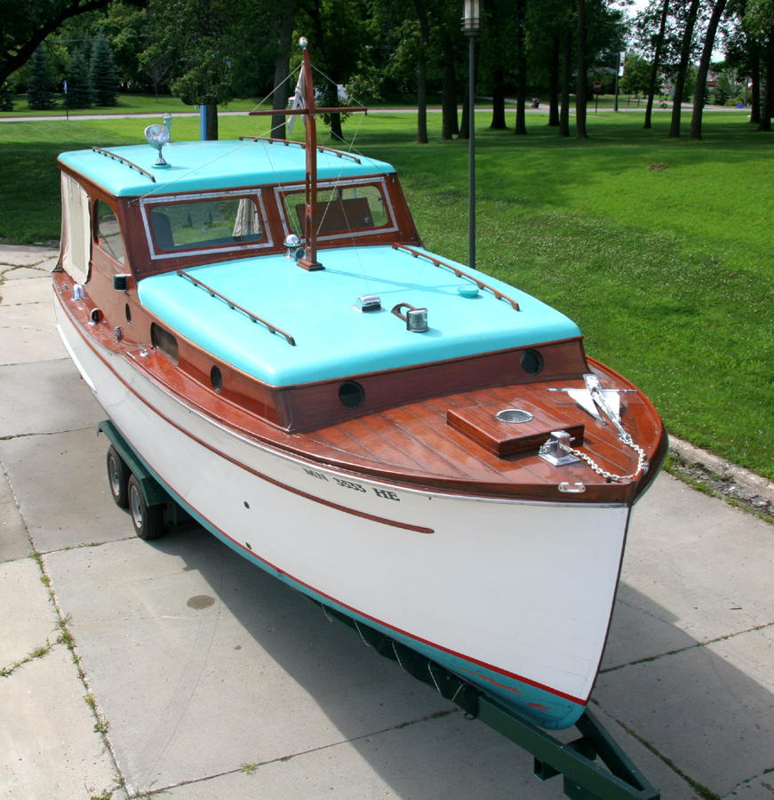 starboard side of 28' Chris Craft classic wooden cabin cruiser for sale with trailer