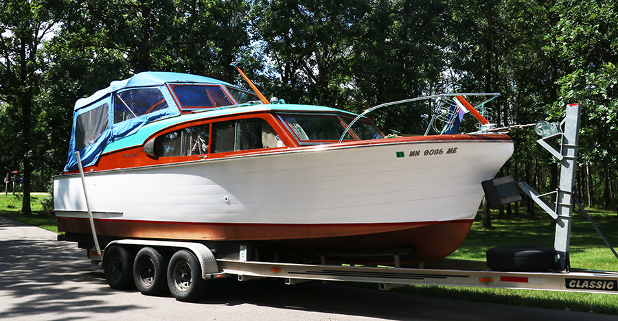 1957 28' Chris Craft Flybridge Sedan