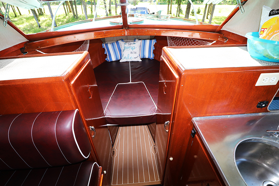 Classic Chris Craft Cabin Cruiser V-Berth