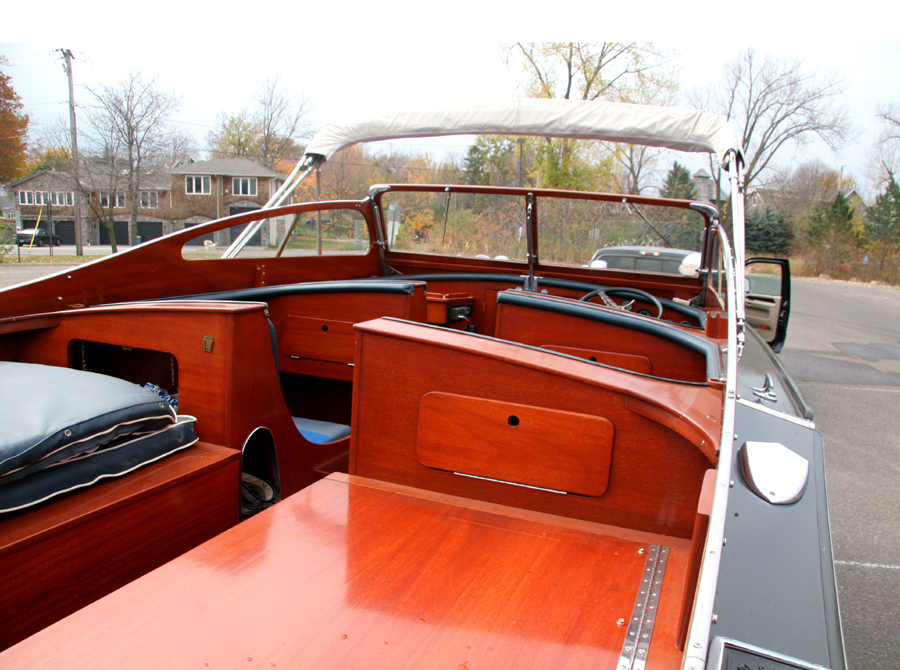 Classic Boats - Twin Engine Sportsman