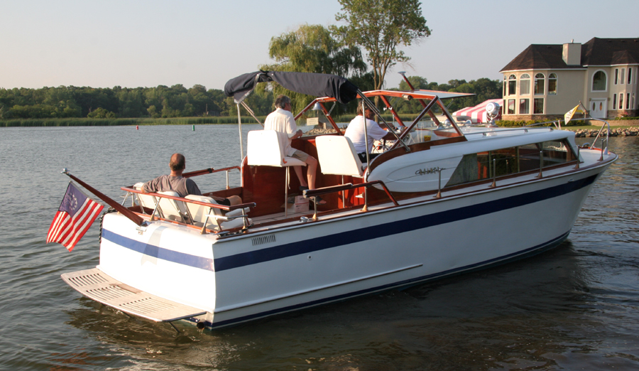 Chris Craft Cabin Cruiser