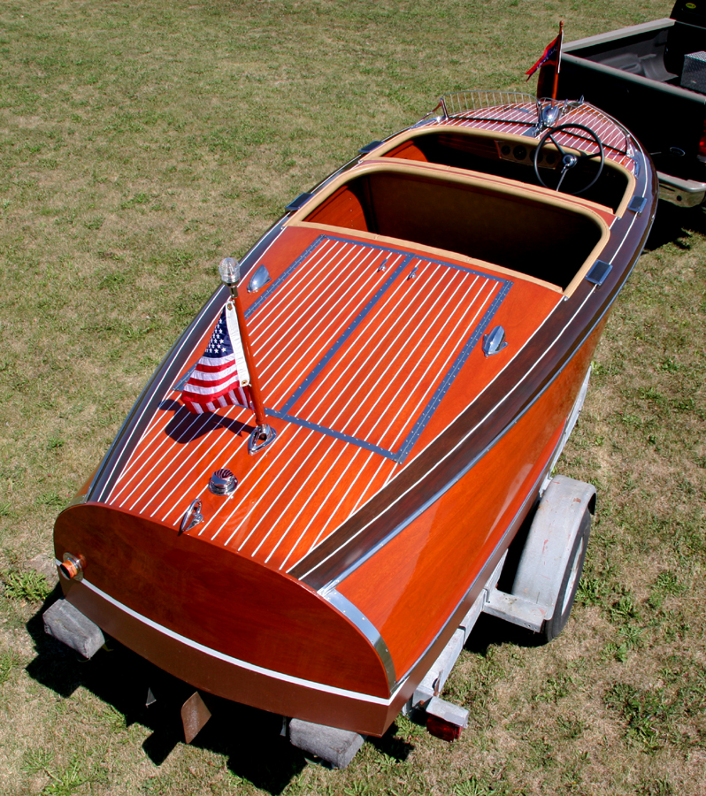 Classic Boats - Chris Craft 1940 17' Barrel Back