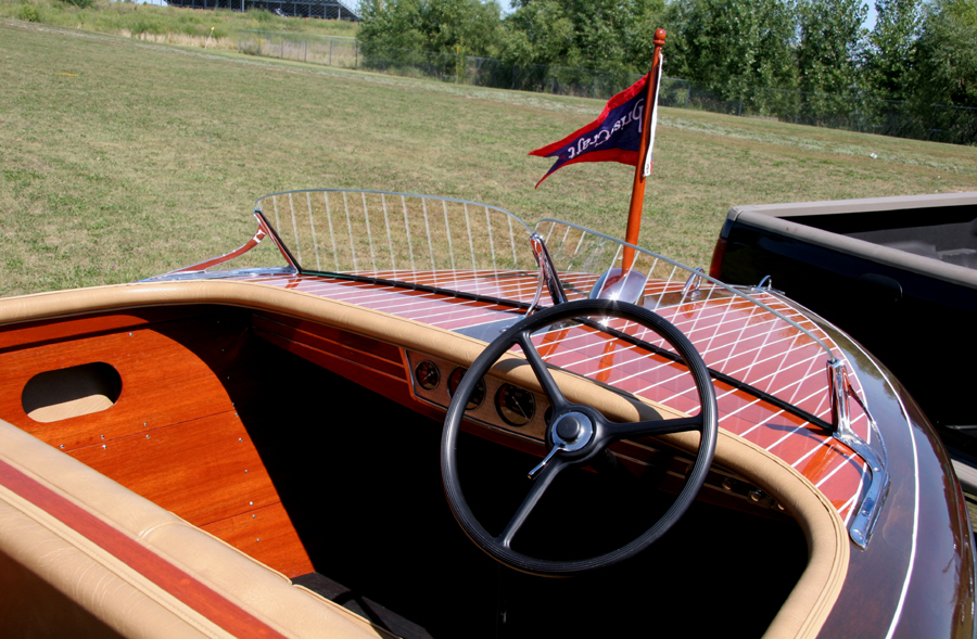 1940 17' Chris Craft Barrel Back dash board steering wheel