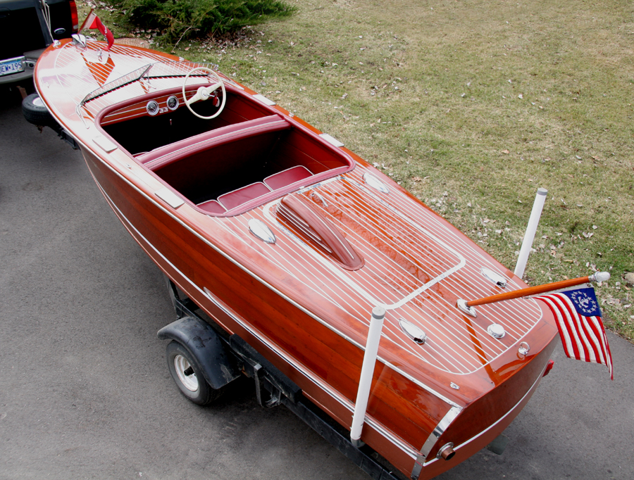 Classic Boats - 17' Deluxe Runabout with KBL engine