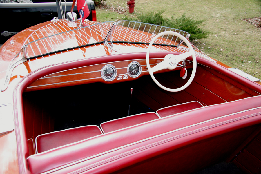 1948 17' Chris Craft Deluxe Runabout dash board