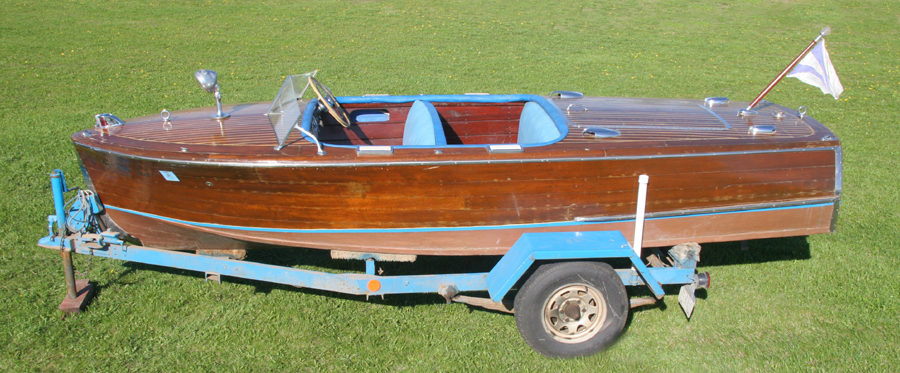 Classic Boats - 17' Chris Craft Deluxe Runabout 1949