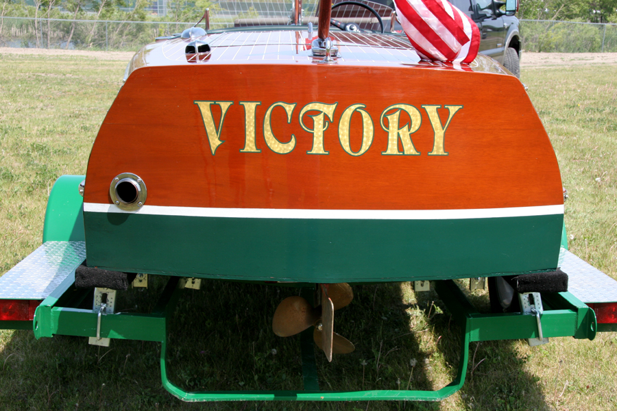 Transom - 1947 17' Chris Craft Deluxe Runabout