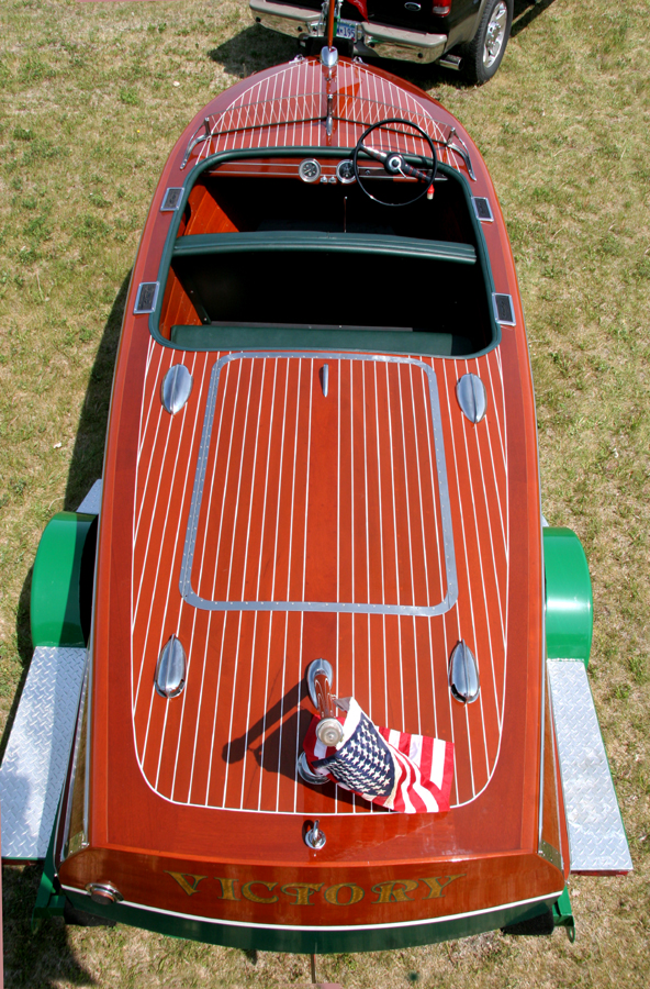 1947 Deluxe Runabout