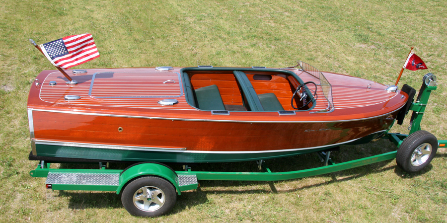 17' 1947 Chris Craft Deluxe Runabout 