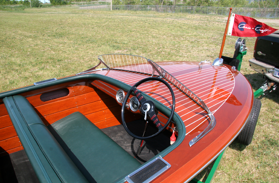 dash board 1947 17' Chris Craft Deluxe Runabout