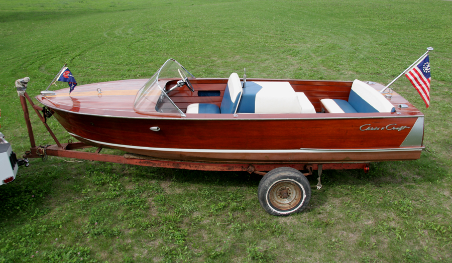 Vintage Ski Boat 33