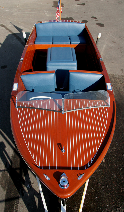 Wooden Boat - 1951 18' Chriscraft Sportsman