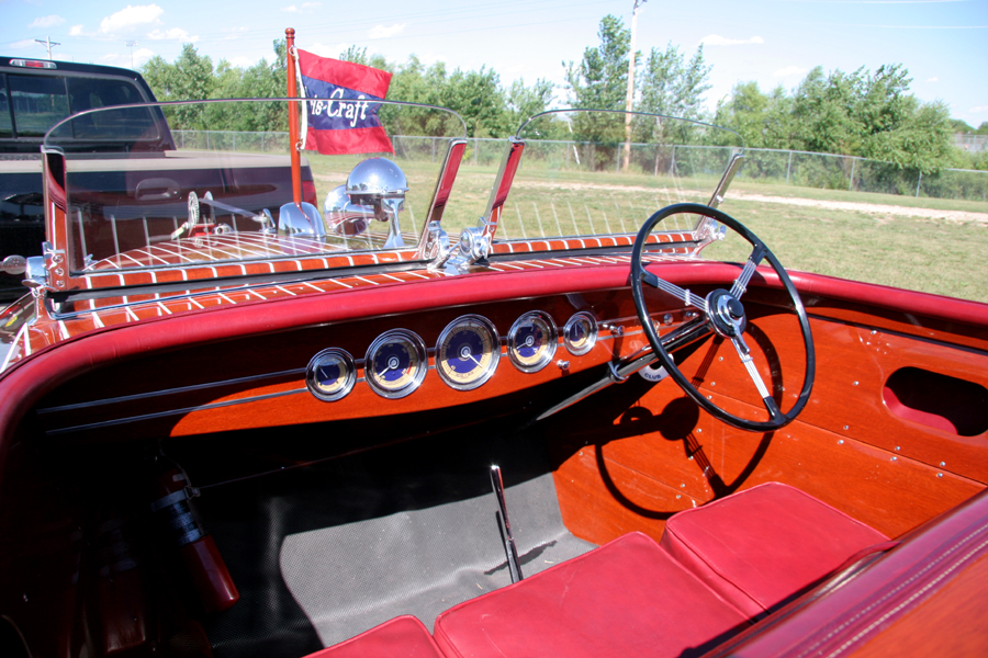 19' Chris Craft Barrel Back dash board and gauges