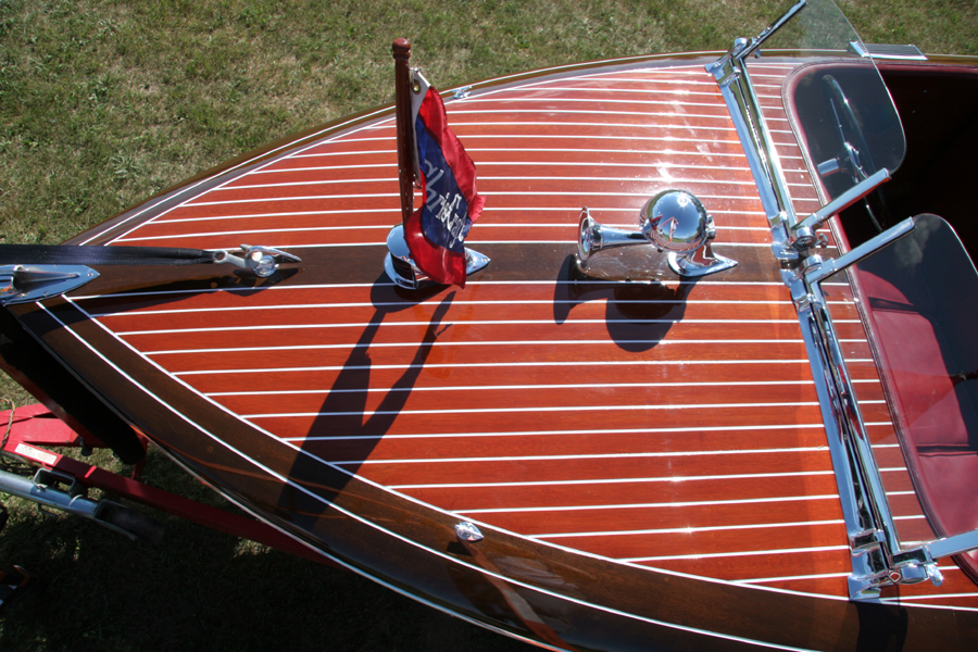 19 ft Chris Craft Barrel Back front deck