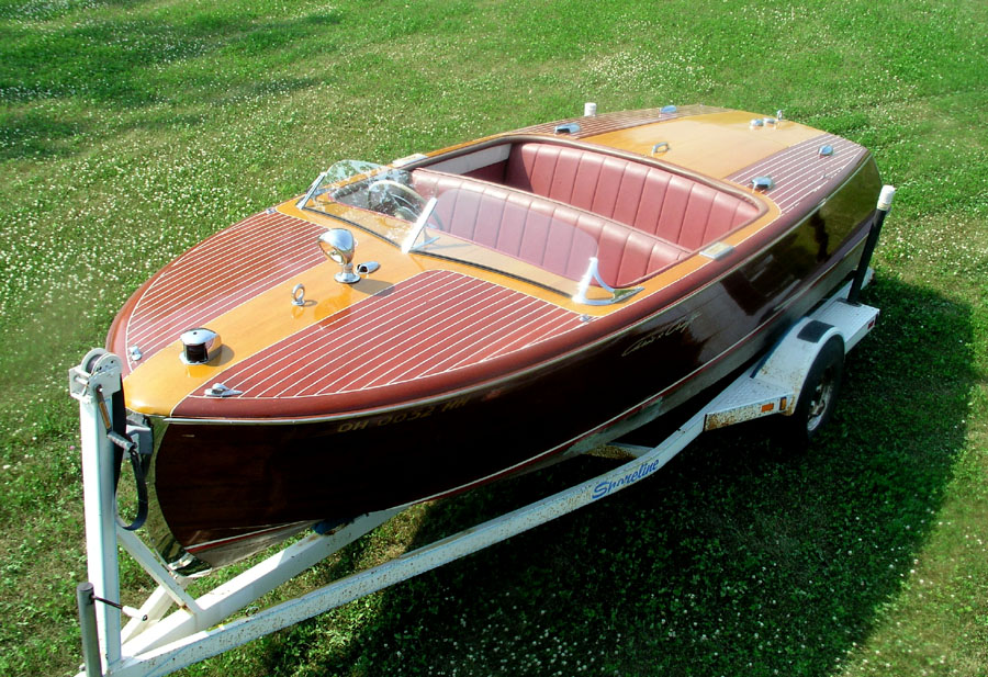 ANTIQUE & CLASSIC BOATS -  20 FT RIVIERA