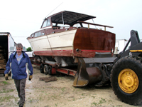 Changing the tires on the strange trailer 